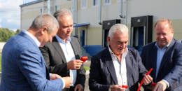 В работе и жизни присутствует лично