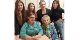 Учились мы на старших глядя...