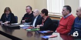 Требуются и руководители, и подчинённые