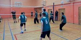 Школьники сразились в волейбол