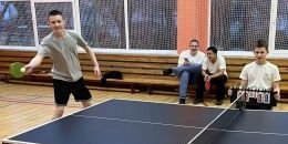 Учителя и ученики проверили силы за теннисным столом 