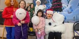 Юные жители Полян помогли Деду Морозу одолеть Бабу Ягу