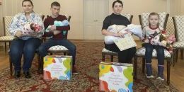 Депутаты Заксобрания призывают регистрировать новорождённых в Ленобласти