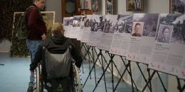 Современные герои в кадре и на стендах