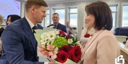 На заседании Заксобрания поздравили женщин с наступающим праздником