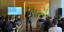 Об огнях ­пожарищах, о друзьях­ товарищах...