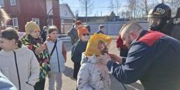 Юные рощинцы в гостях у пожарных