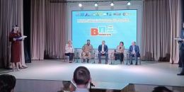 Растим патриотов: юные ленинградцы встретились в лагере «Маяк»