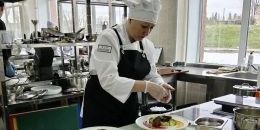 Повар выборгской школы отличилась на областном конкурсе