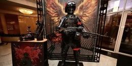 В правительстве Ленобласти открылась уникальная выставка о героях СВО