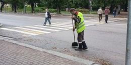 На выборгских улицах чистоту наводят с раннего утра. День за днем