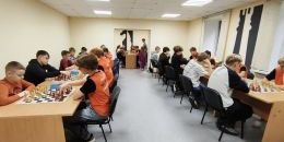В формате быстрых шахмат без права на ошибку