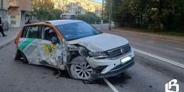 На Ленинградском шоссе в Выборге произошло ДТП с каршеринговым Volkswagen