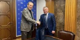 Фото: телеграм-канал Александра Дрозденко Ленобласть дарит Донбассу сеянцы хвойных деревьев